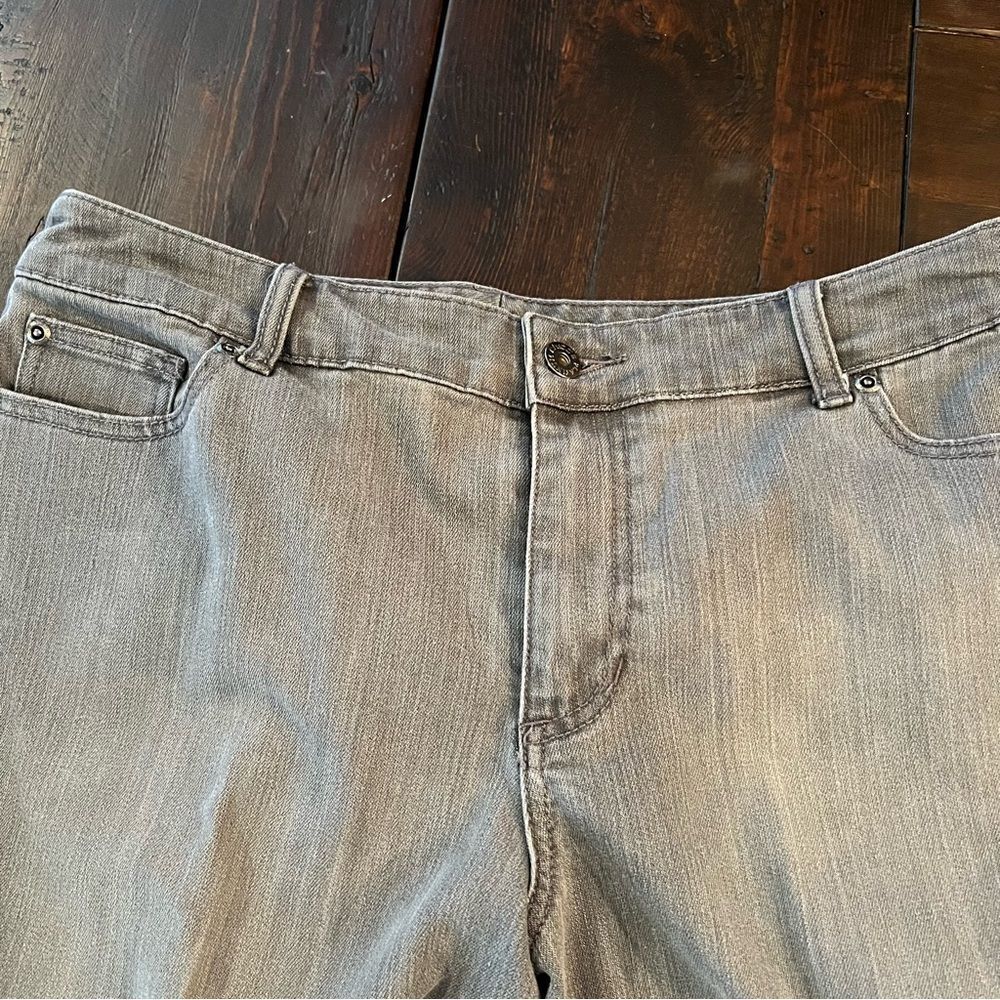 Chico’s Platinum Gray Jeans size 2.5 Short (L/14)